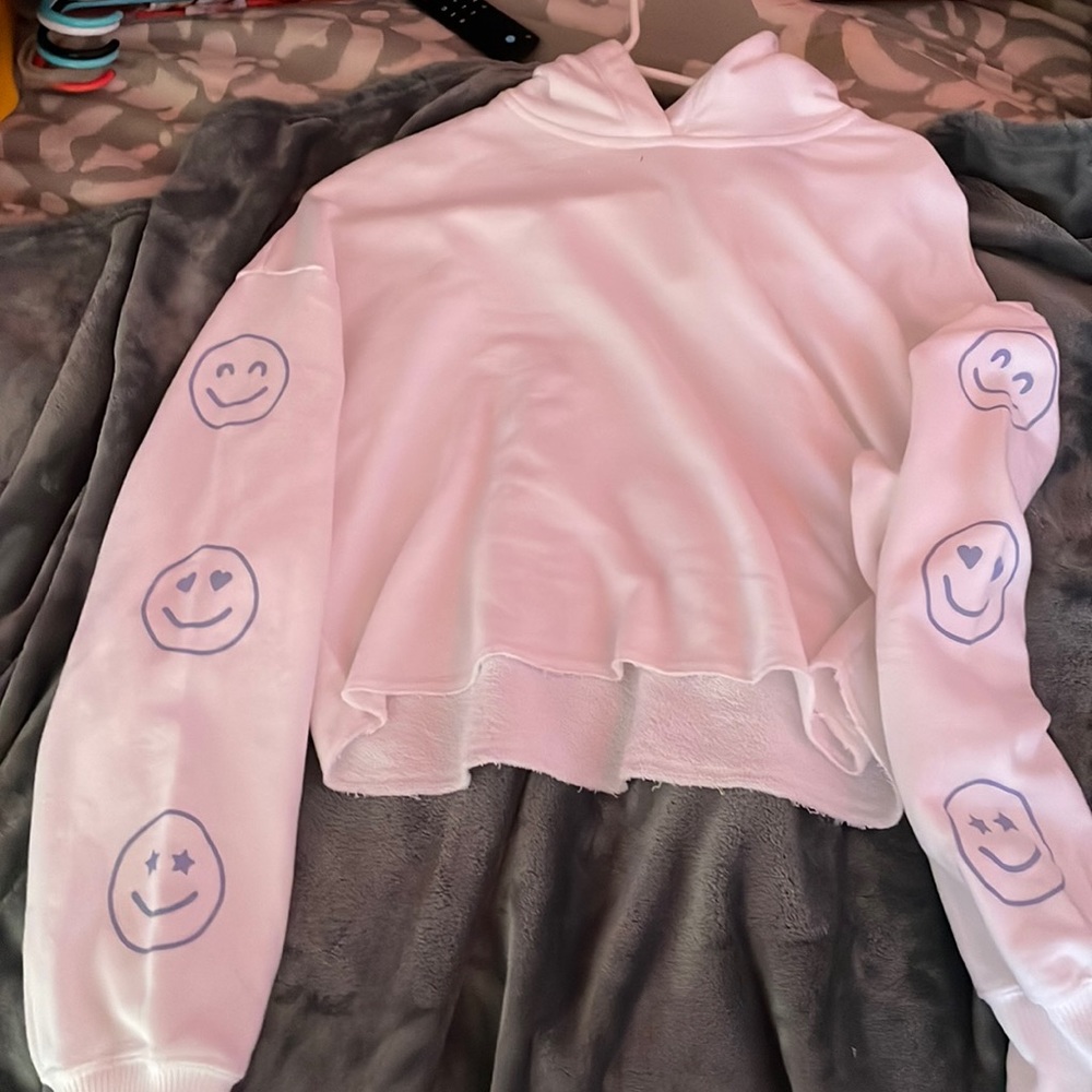 white emoji hollister cropped hoodie